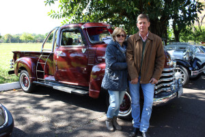 Proprietário do Chevrolet 3600, Anete e César Roesler vieram de Salvador do Sul